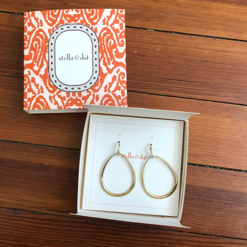 Stella & Dot gold earrings